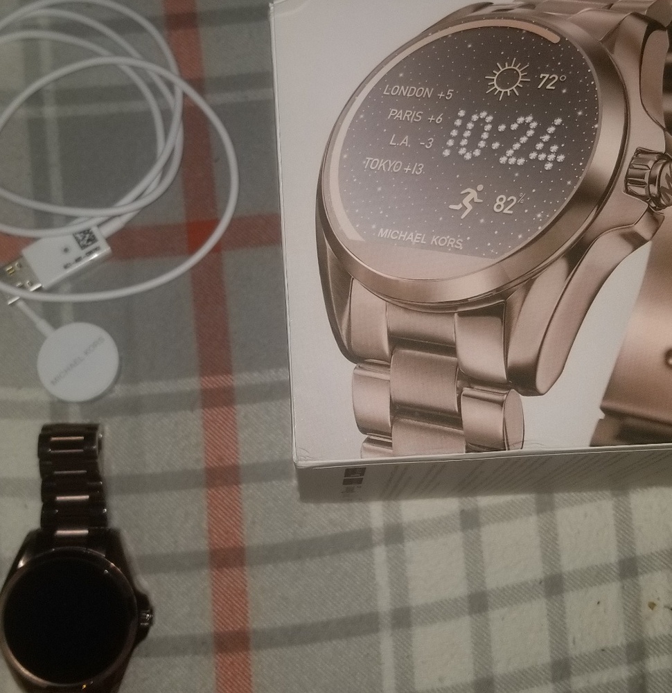 Watch Michael Kors also capable with Apple